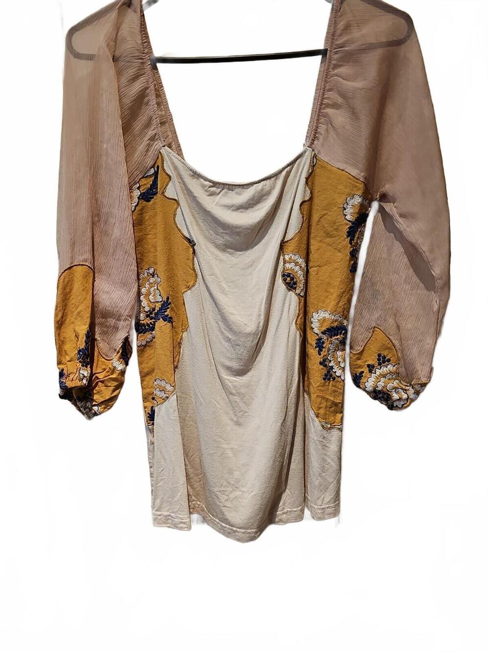 Gimmicks by BKE off-the-shoulder, sheer sleeves, floral embroidery Medium top